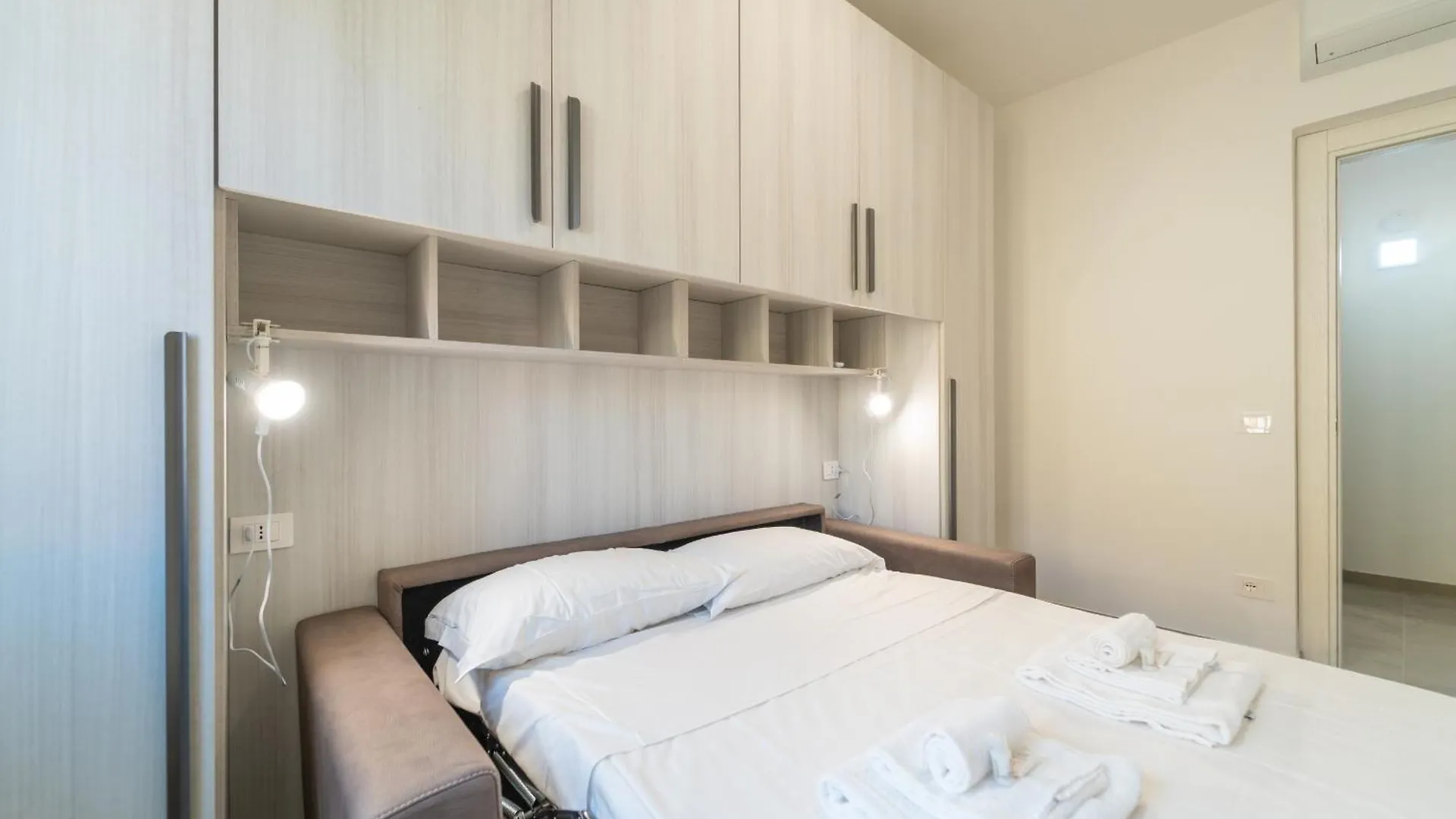 A & L Apartment T غولفو أرانتْشي 0*,  إيطاليا