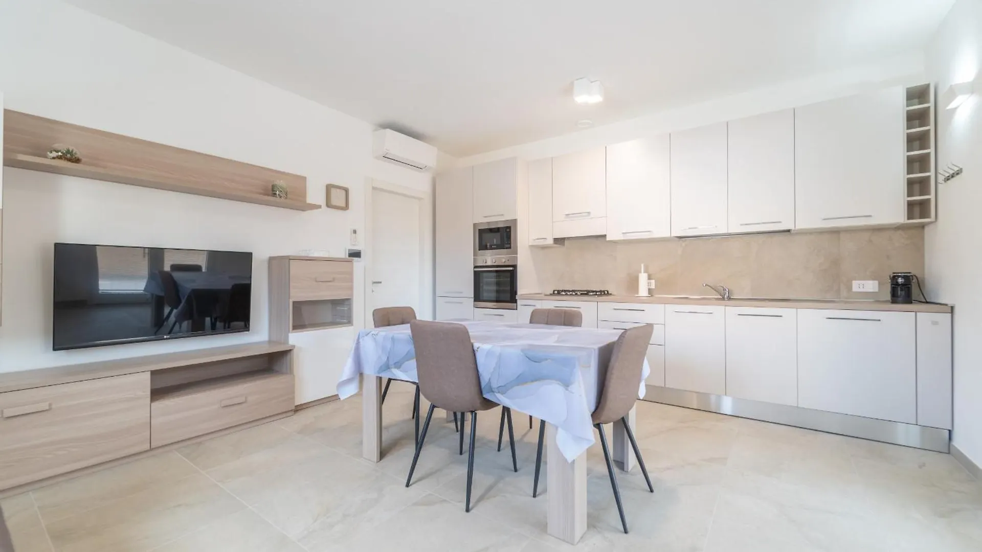 بيت للعطل A & L Apartment T غولفو أرانتْشي
