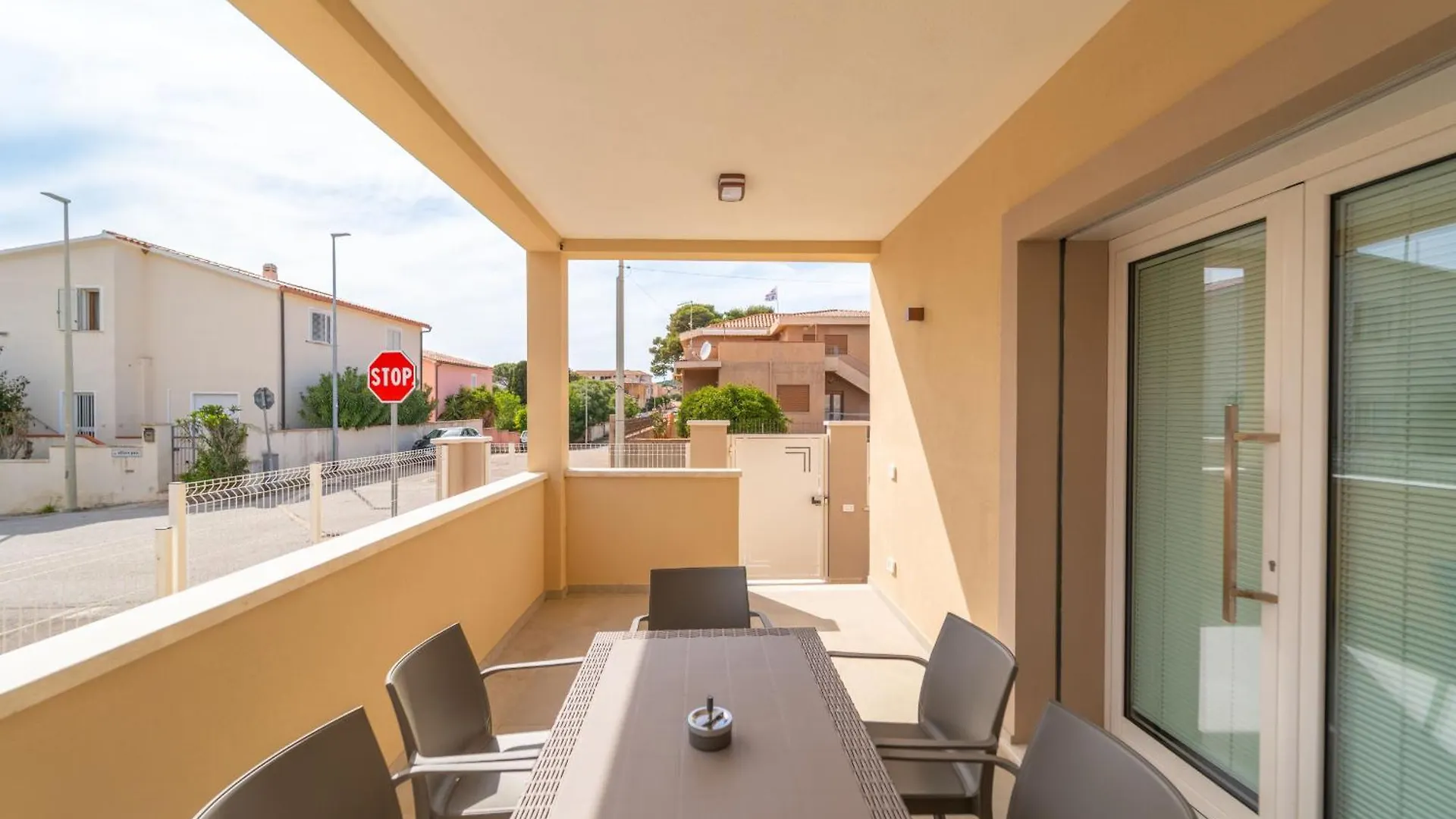 A & L Apartment T غولفو أرانتْشي 0*,  إيطاليا